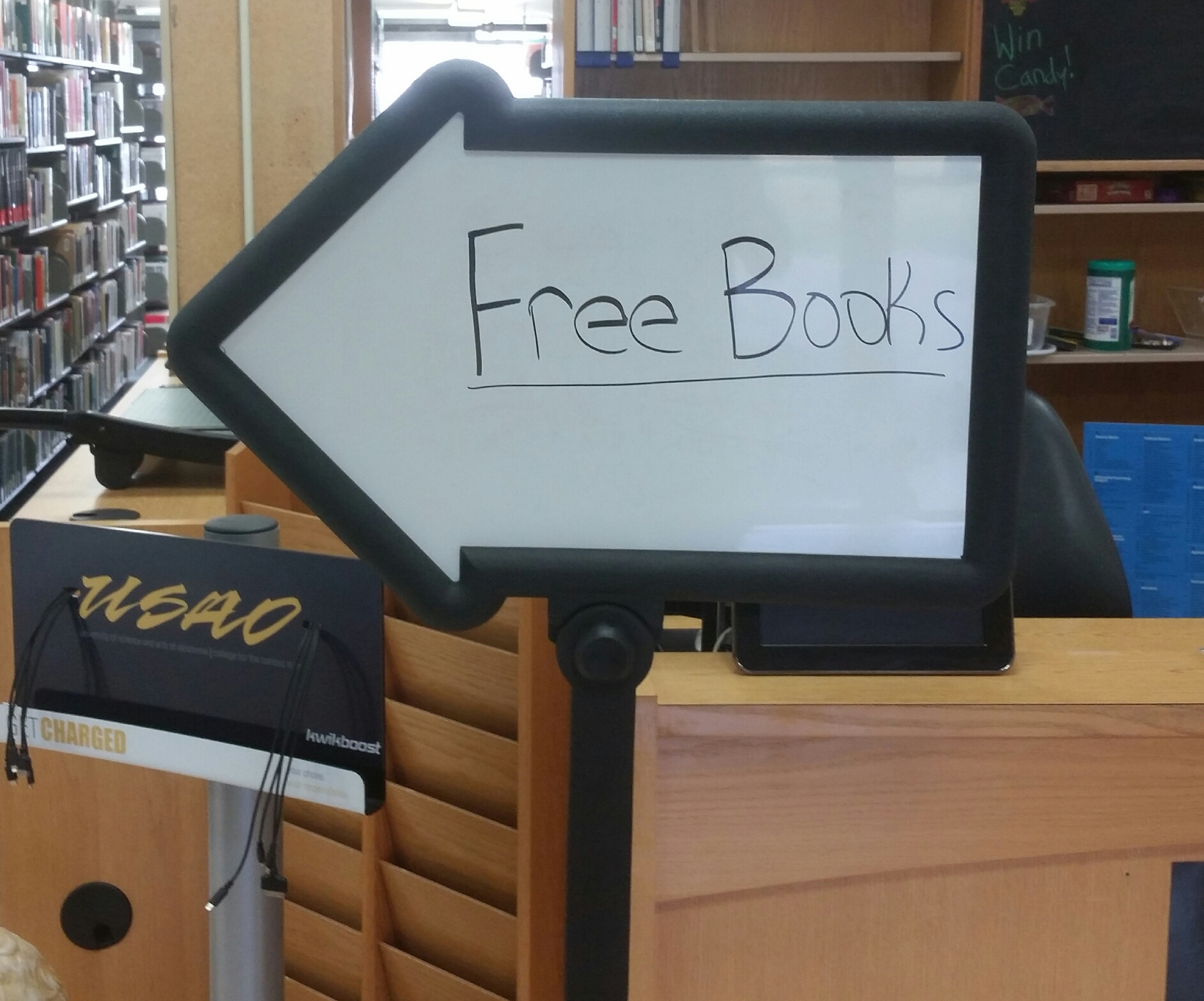 Free Books sign